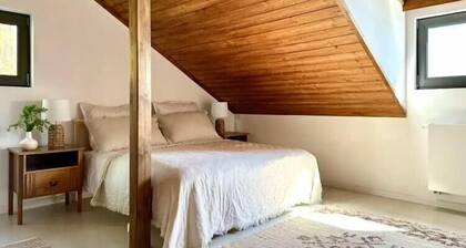 Holiday villa with sauna, on the shore of the lake