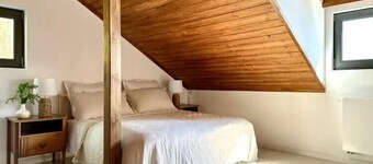 Holiday villa with sauna, on the shore of the lake