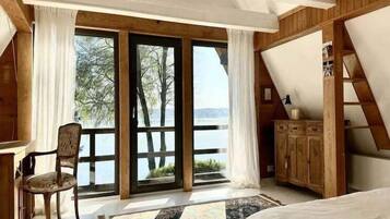 6 bedrooms, iron/ironing board, free WiFi, bed sheets