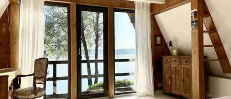 6 bedrooms, iron/ironing board, free WiFi, bed sheets