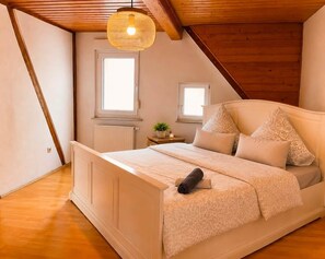 2 chambres, bureau, literie fournie