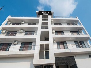 House | Exterior detail - Hotel O The Grand Venice Mall (Noida)