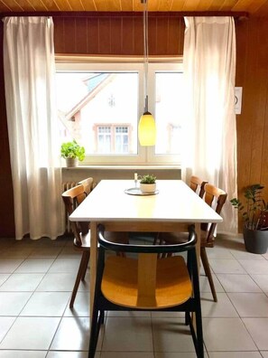 Dining - Odw homes - functional workers apartment (Weinheim)
