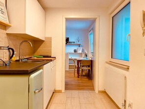 Kühlschrank, Kochgeschirr/Geschirr/Besteck