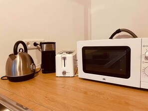 Microwave - Odw Homes - Functional Apartment with Terrace (Weinheim)