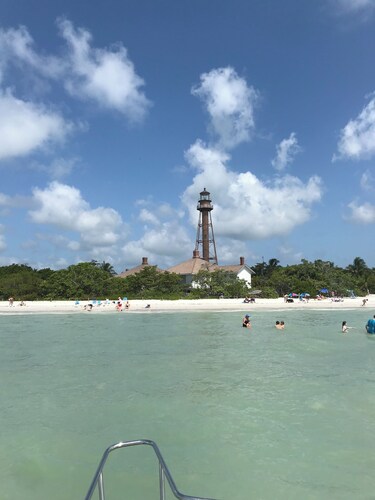 Spacious 4-bedroom house in fantastic Cape Coral