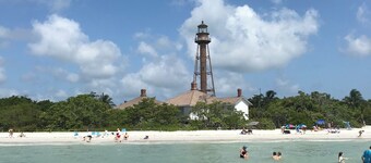 Spacious 4-bedroom house in fantastic Cape Coral