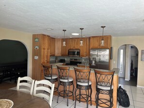 Fridge, microwave, oven, stovetop - Spacious 4-bedroom house in fantastic Cape Coral (Cape Coral)