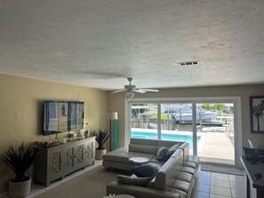Smart TV - Spacious 4-bedroom house in fantastic Cape Coral (Cape Coral)