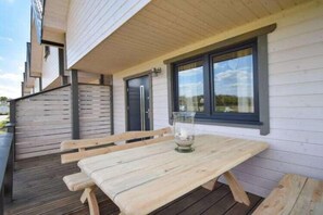 Outdoor dining - Two-story holiday cottages in Gąski (Gaski)