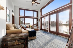 House | 3 bedrooms - Lakeside Retreat 2 Docks Bay Access (Oconto)