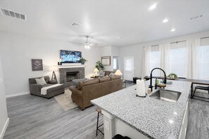 Smart TV, fireplace - West End Oasis | Hot Tub | Firepit (Lubbock)