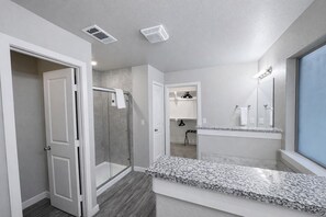 Shower, hair dryer, towels - West End Oasis | Hot Tub | Firepit (Lubbock)