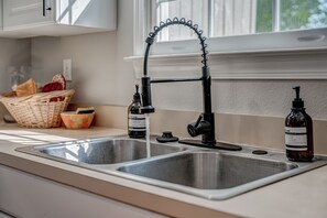 Fridge, microwave, oven, stovetop - Cozy Escape • Hot Tub • Overlooks Helen Main Street • Sleeps 9 (Helen)
