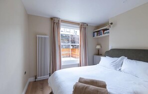 1 bedroom, iron/ironing board, free WiFi, bed sheets - Apartment - Sleeps 2 - Paddington Station Close (London)