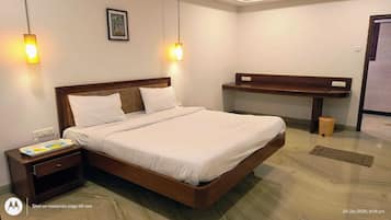 Standard Double Room | Desk, free WiFi