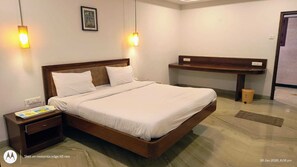 Standard Double Room | Desk, free WiFi