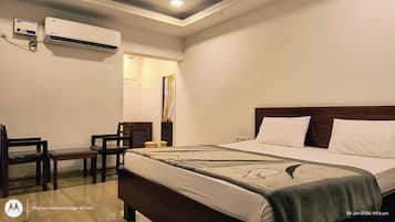 Economy Double Room | Desk, free WiFi