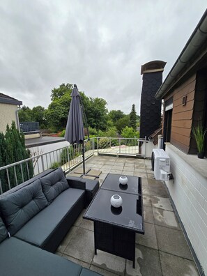 Terrace/patio - Vacation apartment at the city forest - 50 meters from the forest - climatic health resort Wassenberg (Wassenberg)