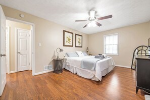 4 quartos, ferros/tábuas de passar roupa, Wi-Fi, roupa de cama