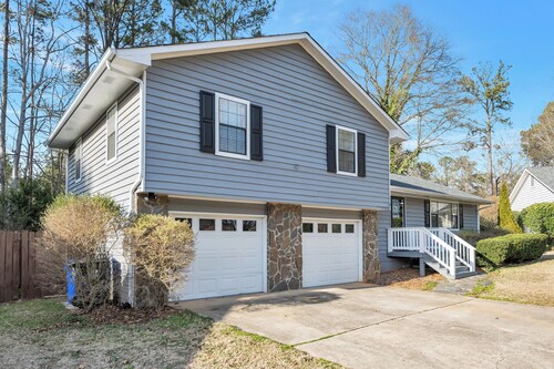 Minutes to Lake Peachtree, Flat Creek Country Club