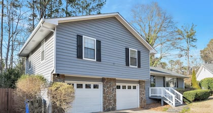 Minutes to Lake Peachtree, Flat Creek Country Club