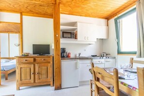 Fridge, microwave, stovetop