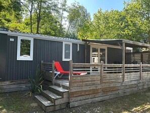 Terrace/patio - ZEcamping 4* piscine couverte pet friendly animations locatif TV 40m2 (Saint-Hilaire-de-Riez)