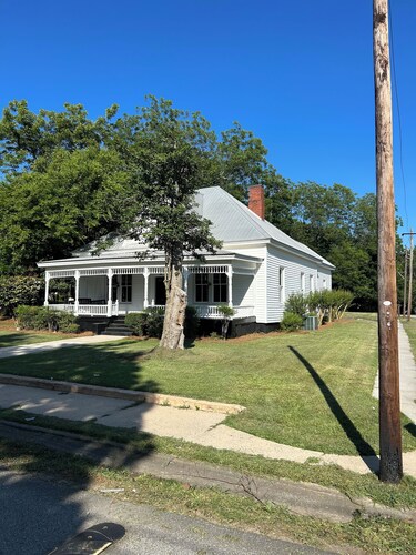 Masters Week Rental at Firefly Trail w High Speed Internet and Huge Front Porch
