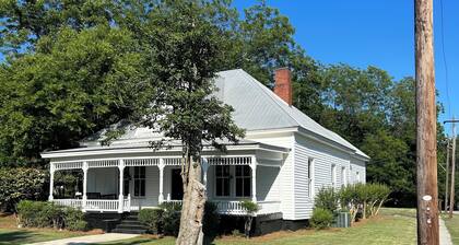 Masters Week Rental at Firefly Trail w High Speed Internet and Huge Front Porch