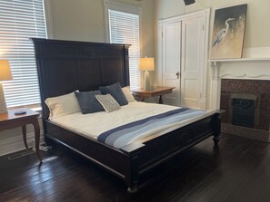 4 bedrooms, in-room safe, desk, iron/ironing board