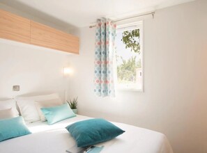 WiFi - ZEcamping 3* espace aquatique locatif TV clim 19m2 (Pézenas)