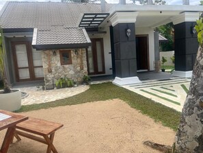 Deluxe-Doppelzimmer, Gartenblick | Terrasse/Patio