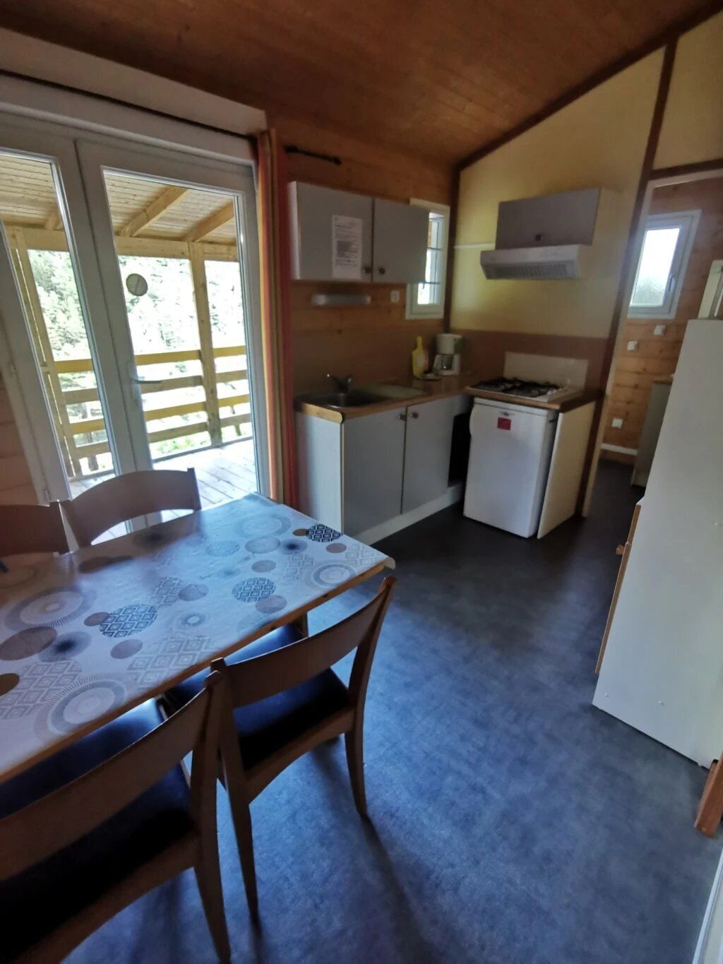 Fridge, microwave, stovetop