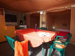 2 bedrooms, WiFi - ZEcamping 4* piscine chauffée toboggans animaux acceptés locatif 20m2 (Ucel)