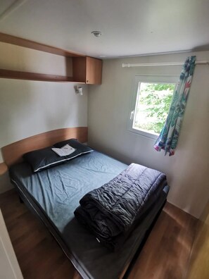 3 bedrooms, WiFi - ZEcamping 4 étoiles piscine chauffée locatif 26m2 (Ucel)
