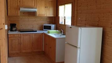 Fridge, microwave, stovetop