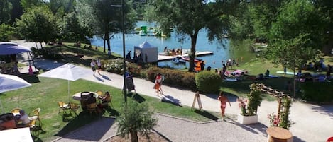 تناول الطعام بالخارج