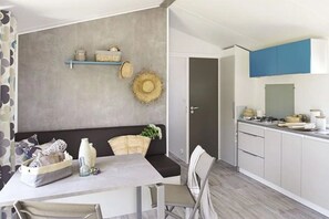 Dining - ZEcamping 3 étoiles piscine animaux acceptés locatif clim 4 pers (Belmont-sur-Rance)