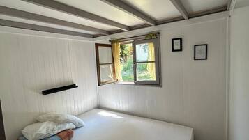 2 多间卧室、收费 WiFi