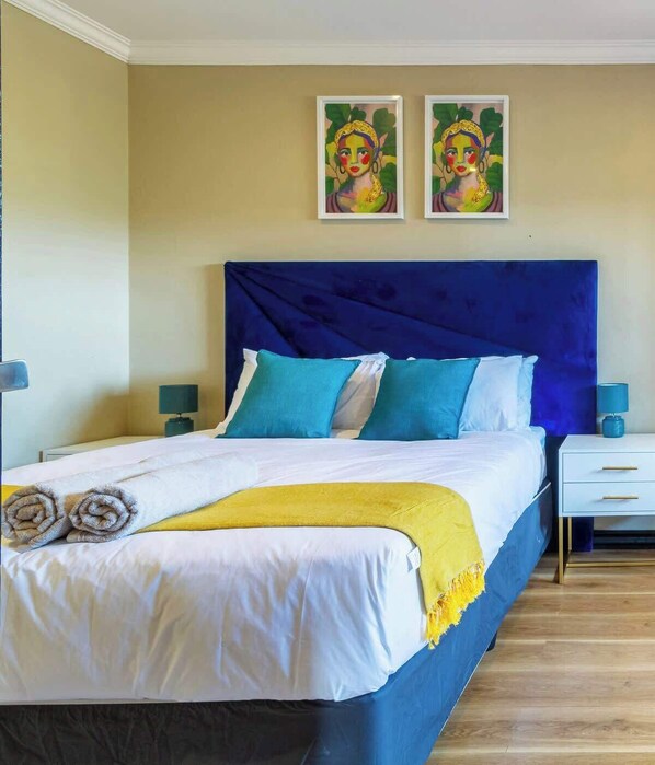 2 bedrooms, iron/ironing board, free WiFi, bed sheets - The View (Dainfern)
