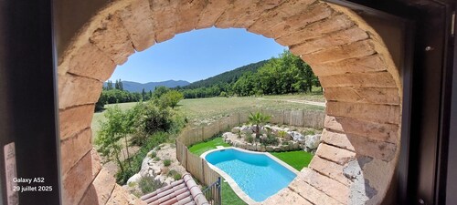 Gîte Les Peyrières with swimming pool/pétanque/ping-pong, ideal for families/friends