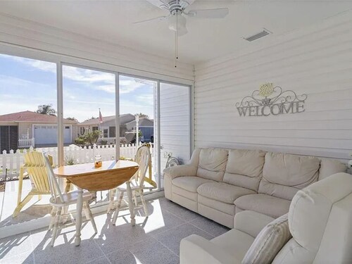 Perfect Patio Villa in The Villages - Gas Golf Cart - 4 Min to Lake Sumpter!