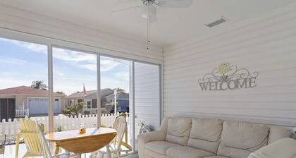 Perfect Patio Villa in The Villages - Gas Golf Cart - 4 Min to Lake Sumpter!