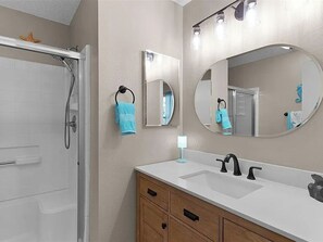 Towels, soap, toilet paper - Perfect Patio Villa in The Villages - Gas Golf Cart - 4 Min to Lake Sumpter! (The Villages)