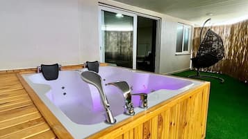 Deluxe Double Room, City View | Indoor spa tub