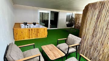 Deluxe Double Room, City View | Indoor spa tub