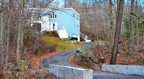 Exterior - Perfect 3-bedroom house with AC in adorable Redding (Redding)