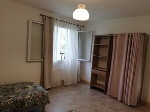 3 bedrooms, WiFi, bed sheets