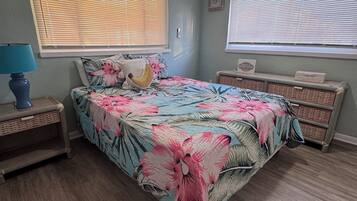 Deluxe House, 2 Bedrooms, Private Pool, Beachside